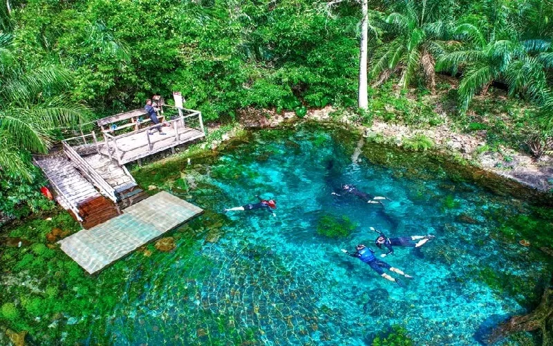 Flutuação na Nascente Azul